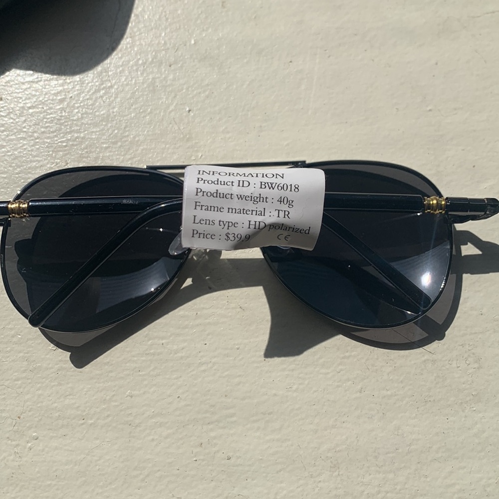 NWT Sunglasses & Case - Picture 4 of 5